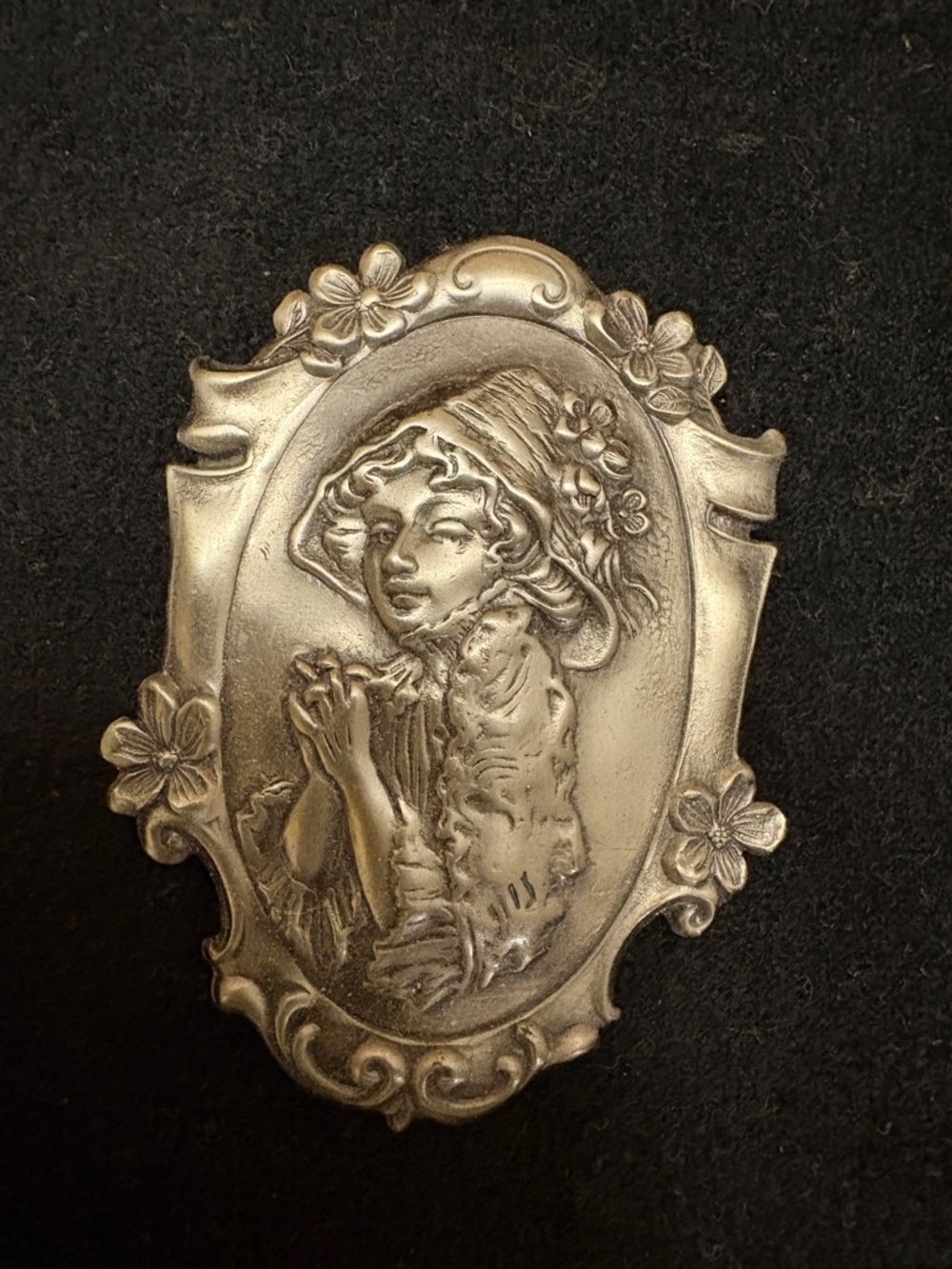 Source Unknown Silver-Tone Floral Victorian Lady Cameo Brooch
